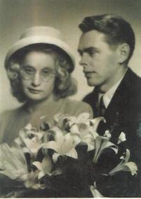 Svatební fotografie manželů Rozenkrancových