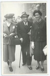 Mariinnini rodiče se snachou Madeleine, 1957, Londýn 