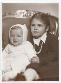 Věra and Pavel Langer, Marianna´s children, Prague photo studio, 1949 