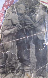 Zleva Jan Kyric, Vincent Laš, Josef Kyric  v VI. Slavonském sboru v Jugoslávii v roce 1945