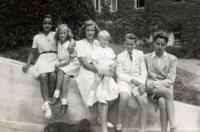 Andrea Nikolits with her friends