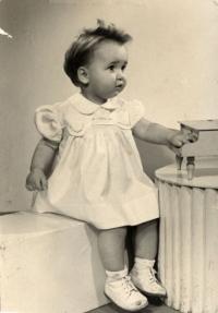 Nikolits Andrea kislánya, 1954 
