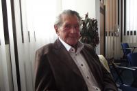 Pamětník při natáčení rozhovoru