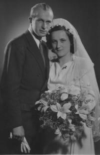 Dagmar a Vlastimil Hanzlovi, svatebni foto -  29.11.1947