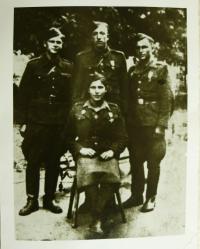 Fedor Havran s manželkou Annou a dalšími po Kyjevu