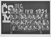 Maturitní tablo předtím, než maminku zavřeli