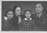 Rodina se sestrou a rodiči