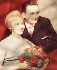 Svatební fotografie z roku 1962. Zdeněk a Zdeňka Růžičkovi