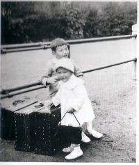 Na výlete. Se sestrou Hedvikou