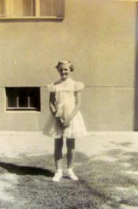 Drahomíra Šinoglová, childhood, 1960s