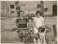 Harry Pollak s matkou a vychovatelkou