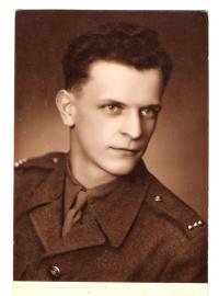 Josef skýpala v době základní vojenské služby (1945-1946)