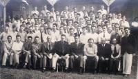 Skupina mužů z Československa (včetně členů Makabi Hacair), která se z Mauricia nechala odvelet k čsl. pluku na Blízkém Východě, kterému velel plukovník Karel Klapálek. 