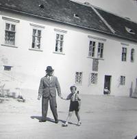 Zdeněk Navrátil with his father, Šlapanice