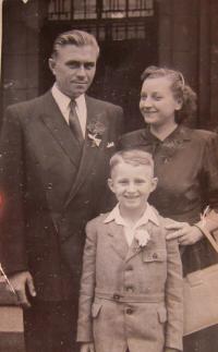 Lubomír Gižický with his parents
