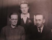 Elisabet Klamertová with her parents