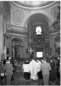9d4 - Katolická moderní rytmická skupina Poutníci v kostele Sv. Ignáce