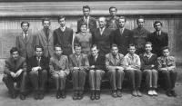 3c Chlapecká část třídy před opuštěním školy U Studánky, 1952
