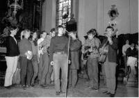 9e2 - Poutníci na festivalu v Jablonném v Podještědí (31. 5. - 1. 6. 1969) I