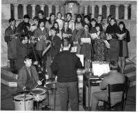 9e5 - Jaroslav Hanuš u Srdce Páně diriguje svou rytmickou mši napsanou pro Poutníky