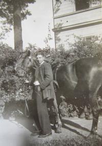 Rudolf Reinold in the cattle-breeding co-op in Vlčice