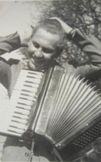 Ivo Zapletal na farmě ve Vlčicích