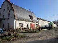 Velkostatek ve Vlčicích kde pracovali děti tzv. kulaků, kteří byli v roce 1951 vyloučeni ze středních zemědělských škol