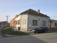 Bývalý hostinec Jaroslava Tušky v Přestavlkách před kterým bylo 2. května 1945 nalezeno sedm zavražděných mužů - mezi nimi i hostinský