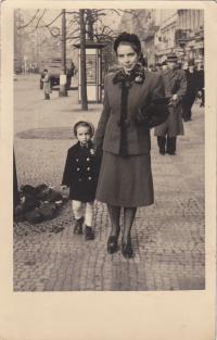 Helena s tetou Luci 1939