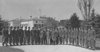 Prezident Beneš a Hradní stráž v Sezimově Ústí 29.4.1948