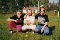 Ze setkání Starých Pák, hnutí, které se hned po roce 1989 vytvořilo z vedoucích „salesiánských chaloupek“, je to z chalupy „Březovka“ v Orlických horách, asi rok 1991