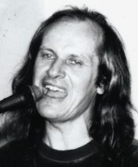 Fotka z bohoslužby v Římě v kostele sv. Dona Boska, jako salesiánští studenti   hráli a zpívali při jáhenském svěcení spolubratrů, je to asi z roku 1991