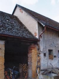 Kůlna, ve které se skrývali V. Rybáček a F. Straka (Skryje, č. p. 51)