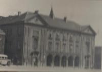 1. Původní  budova gymnázia