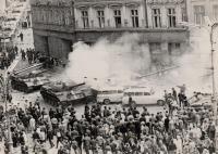 Couvající tank hrne sanitky