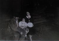 tatínek,Zuzana a tehdy už těhotná maminka