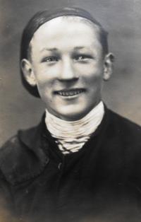 Annin nevlastní bratr, 1938