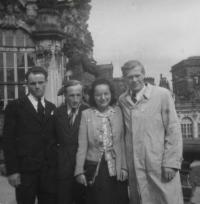 Anna and her friends, Dresden, 1944