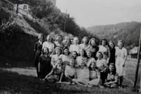 The girls with whom she stayed in Glashütte, 1944
