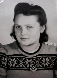 Elfrida, zdravotní sestra pro Říšskou pracovní službu, Glashütte, 1944