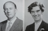 Isabel a Jack Boagovi, třetí náhradní angličtí rodiče Ruth Hálové