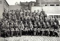 Zdravotníci a vojáci po příjezdu do Prahy, foto č. 2