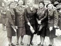 Po absolutoriu zdravotnického kurzu v Československu