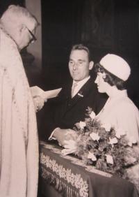 Svatba Miloslavy v roce 1966 u sv. Jakuba