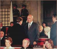 Josef Krám přebírá Řád TGM pro Karla Poláčka od Václava Havla 1