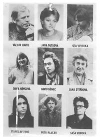 Devět portrétů - kladení květin. Plakátek, kde je 9 statečných lidí, kteří přišli s kyticí pod sochu sv. Václava 16. listopadu 1988