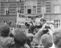 Demonstrace na Škroupově náměstí v prosinci 1988 - Jana Petrová
