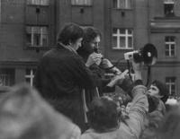 Demonstrace na Škroupově náměstí v prosinci 1988 - Petr Placák