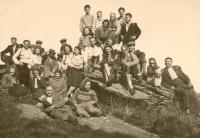 Výlet Sokola 1947 - napravo otec Zdeněk Mucha