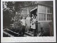 Na verandě domu v Berlíně - 1929